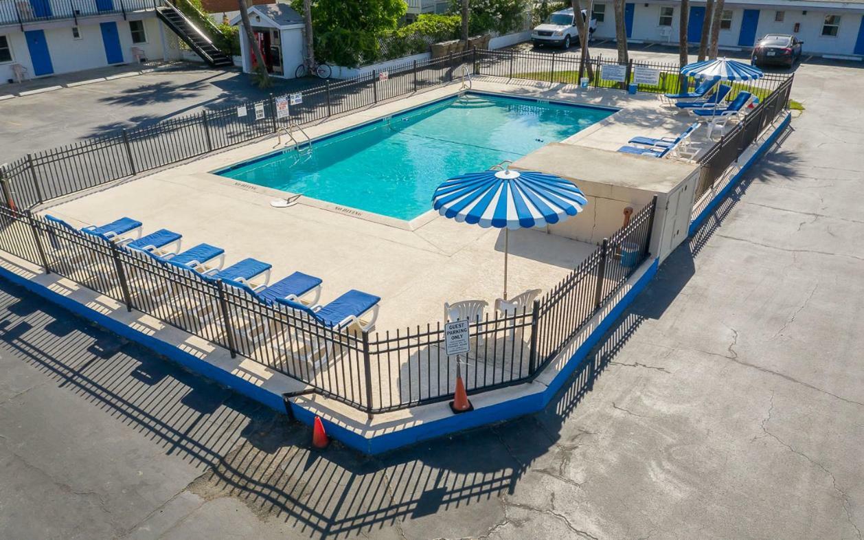 Royal Palms Motel タイビーアイランド エクステリア 写真